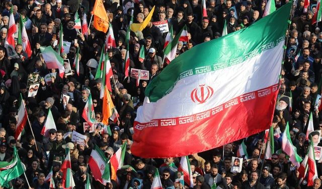 Anket: Türk halkı İran'da rejim değişiklini destekliyor mu?