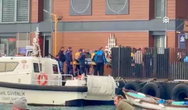 Karaköy İskelesi'nde denizde kadın cesedi bulundu