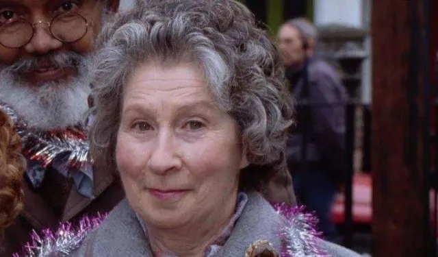 Şöhreti 50 yaşında yakalayan ünlü oyuncu hayatını kaybetti!