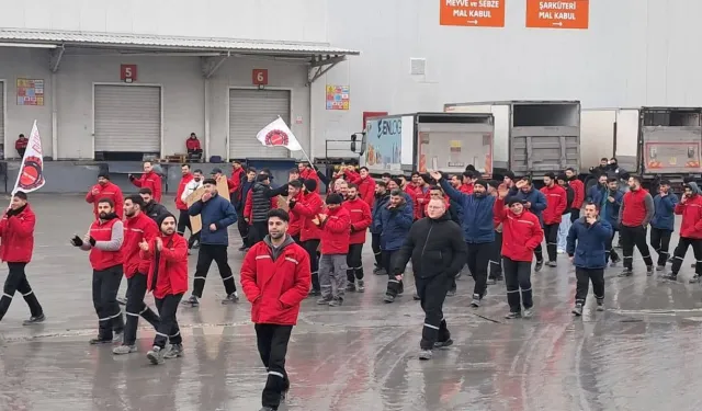 Migros işçileri eylemde: Esenyurt'ta yasak, Şekerpınar'da engel