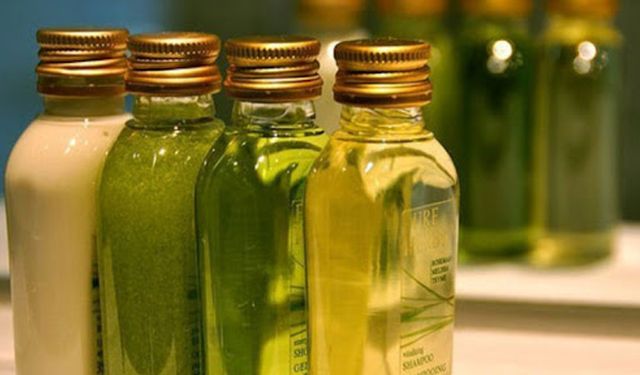 Otel banyolarındaki mini şampuan ve sabunlara veda