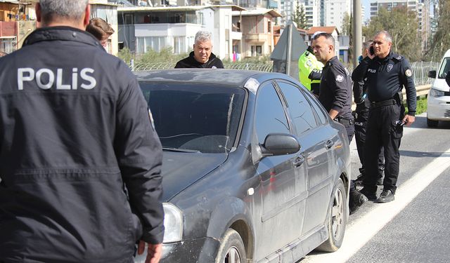 Otomobilde başından silahla vurulmuş halde ölü bulundu