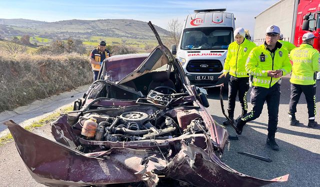 TIR'a arkadan çarpan otomobil 150 metre sürüklendi: 1 yaralı