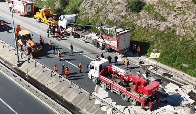 TEM'de trafik kazası; İstanbul yönü trafiğe kapatıldı