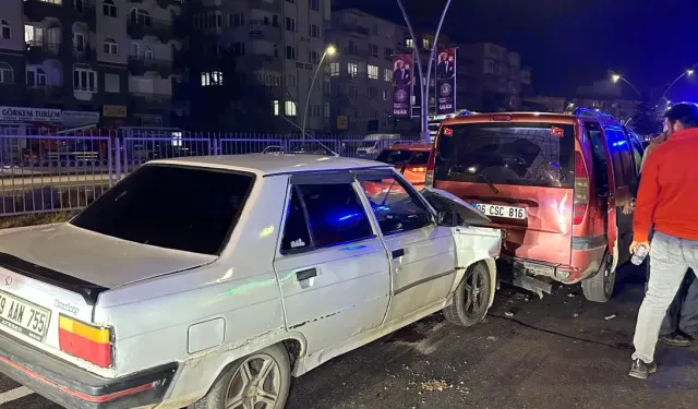 Uşak'ta zincirleme trafik kazası