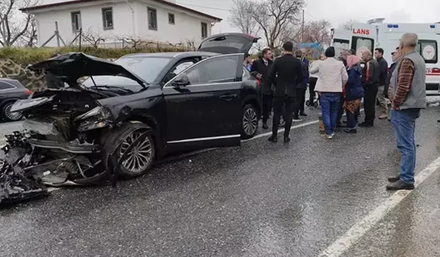 AK Parti konvoyunda kaza! 2 kişi yaralandı