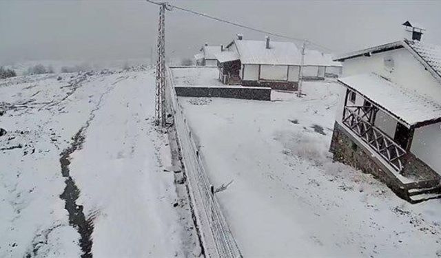 Ankara'nın yüksek kesimlerine kar yağdı