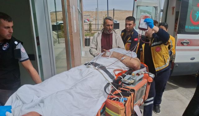 Boşanma aşamasındaki eşini bıçaklayıp, intihar etmeye çalıştı