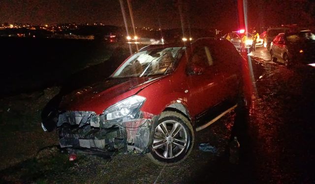 Çorum'da iki otomobil çarpıştı: 6 kişi yaralandı