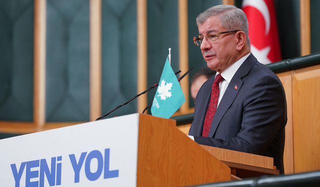 Ahmet Davutoğlu, Riyad'da açıklanan bildiriyi eleştirdi: 'Savaşı İran başlatmadı'