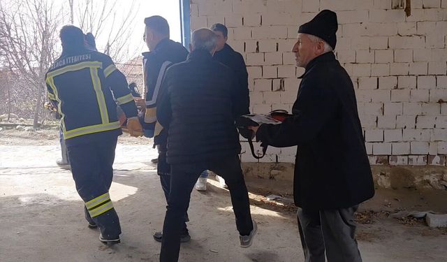 Depo duvarı çöktü; dengesini kaybedip elini makineye kaptıran Melih'in parmakları koptu