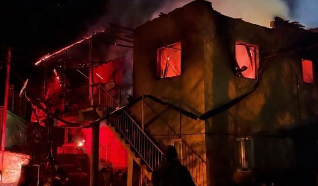 Evde çıkan yangında anne yaralandı, zihinsel engelli kızı öldü