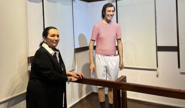 Gül Sunal, Kemal Sunal’ı görünce gözyaşlarını tutamadı!