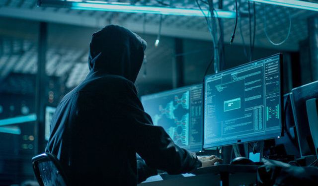 'Siyah şapkalı hacker' operasyonu: 19,8 milyon kişinin verisi ele geçirildi