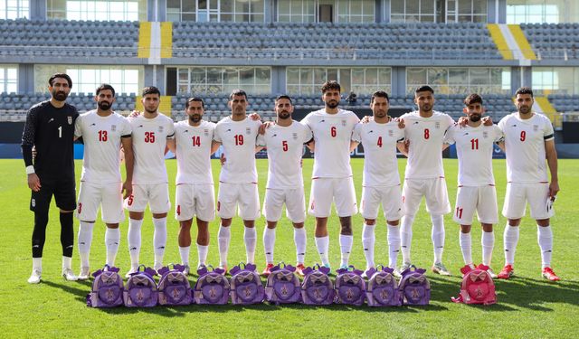 İran Milli Takımı’ndan İsrail'in saldırılarında ölen çocuklar için 'sırt çantalı' anma