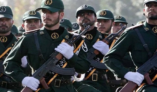 İran Devrim Muhafızları'ndan Hürmüz Boğazı uyarısı