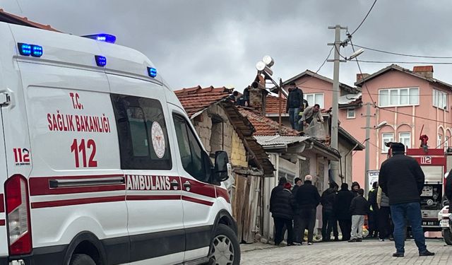 Kütahya'da tek katlı ev çıkan yangında kullanılamaz hale geldi