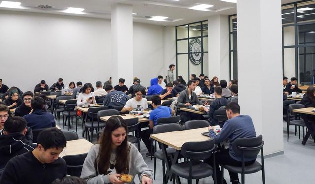 Etimesgut’ta öğrencilere kütüphanede iftar desteği
