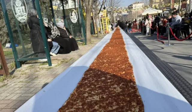 İstanbul'daki 63 metrelik lahmacun Guinness’e girdi