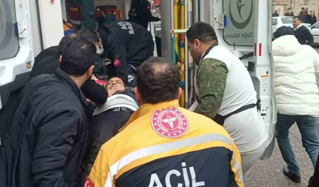 Tanınmamak için tıbbi maske takıp abisini vurdu!