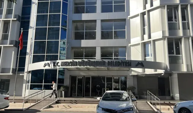 Mersin Büyükşehir Belediyesi'ne operasyon! Polisler arama yapıyor