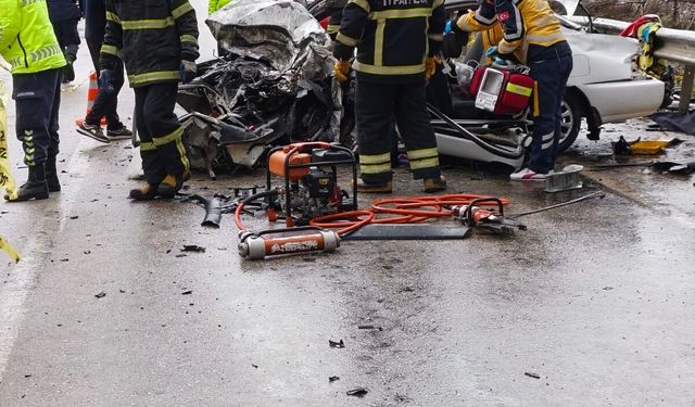 Nişanlı çift kazada can verdi