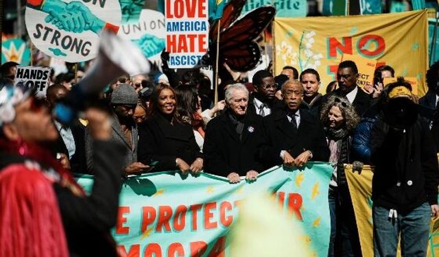 ABD’de savaş karşıtları, ‘No Kings’ eylemlerinde bir araya geldi