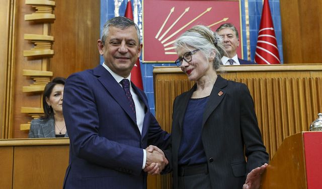 Emine Ülker Tarhan CHP’ye katıldı