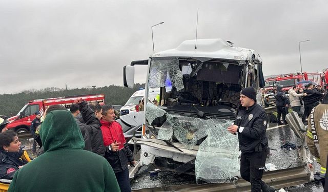 Başakşehir'de zincirleme kaza: 4'si polis 30 yaralı!