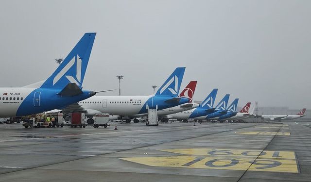 Sabiha Gökçen Havalimanı'nda uçuşlara yağmur engeli!