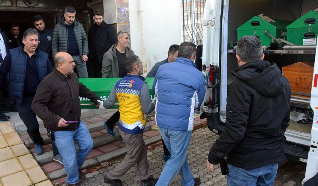 Tartıştığı babasını boğazını keserek öldürdü