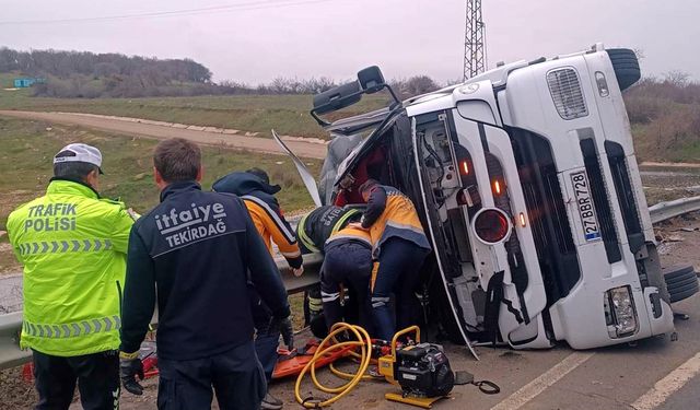 Tekirdağ'da devrilen tankerin sürücüsü öldü