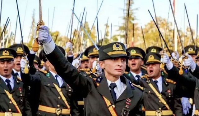 TSK'den ihraç edilen teğmen Ebru Eroğlu'nun iade davası reddedildi