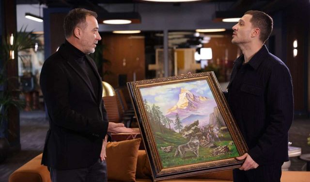 Uraz Kaygılaroğlu Bahçeli'nin 'bozkurt' hediyesini aldı