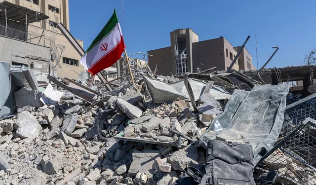 İran savaşın ağır faturasını açıkladı: 270 milyar dolarlık yıkım!