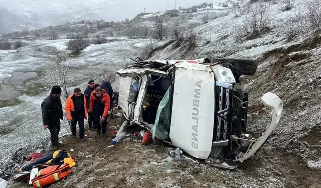 Artvin’de ambulans uçuruma yuvarlandı: 1 ölü, 4 yaralı