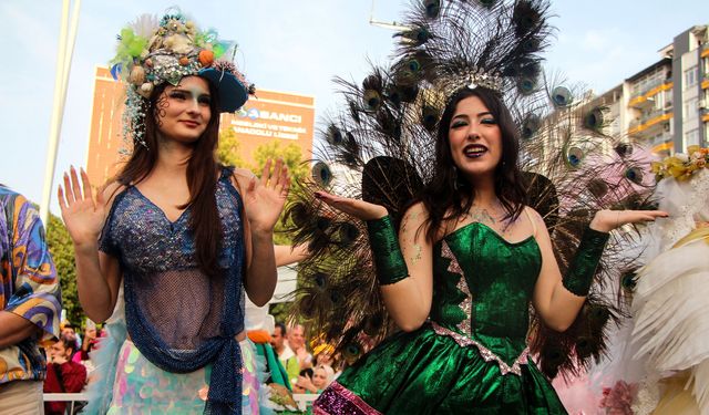 Portakal Çiçeği Karnavalı’na 1 milyondan fazla kişi katıldı