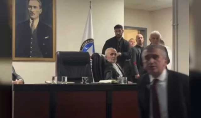 Akçakoca Belediye Meclisi'nde gerginlik: 'Bu memlekette hırsıza hırsız diyeceksiniz!’