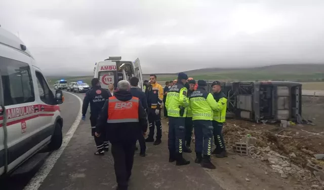 Aksaray'da tur otobüsü devrildi: 20 yaralı