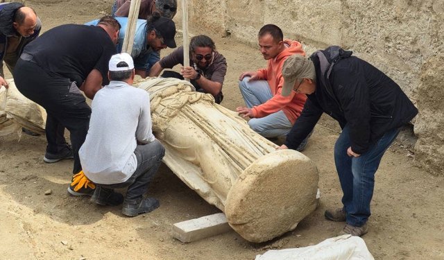 Denizli'de 2 metrelik 'Athena' heykeli bulundu