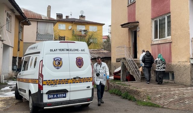 Boşanma aşamasındaki eşini bıçakladı, üzerine kapıyı kilitleyerek kaçtı