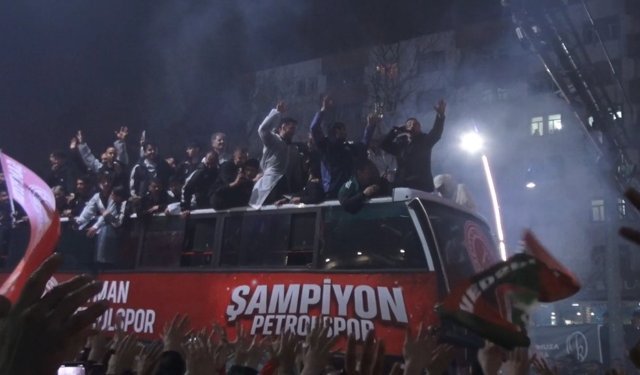 1’inci Lig’e yükselen Batman Petrolspor’a coşkulu karşılama