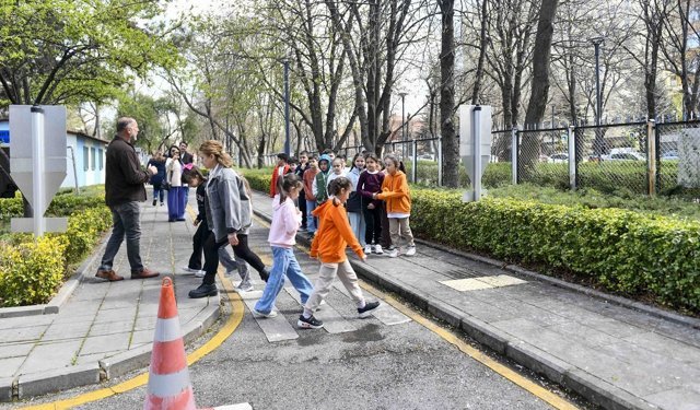 Başkentli miniklere erken yaşta trafik eğitimi: Kurtuluş Parkı’nda yoğun ilgi