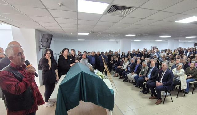 Sanatçı Mustafa Özarslan'ın babası son yolculuğuna uğurlandı