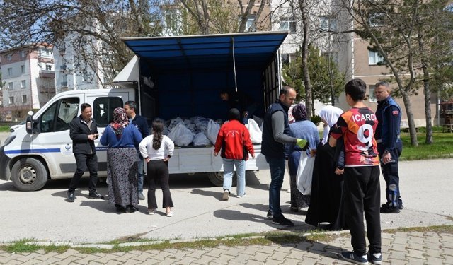 İhtiyaç sahiplerine patates desteği ile dayanışma büyüyor
