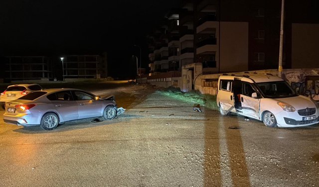 Ehliyetsiz sürücü ile alkollü sürücü kaza yaptı