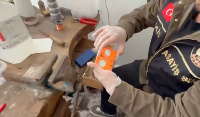 Fatih'te milyonluk operasyon: 472 sahte altın ile sahte bilezik ele geçirildi