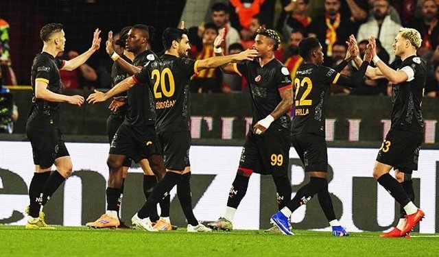 Lider, koltuğu bırakmadı | Göztepe 1-3 Galatasaray