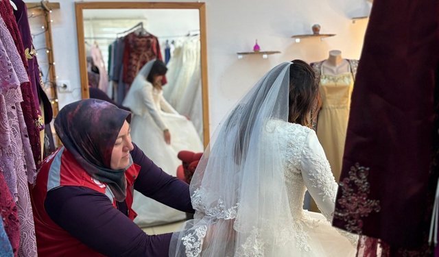 Sincan Belediyesi Hayır Çarşısı ile genç çiftlerin mutluluğuna destek oluyor