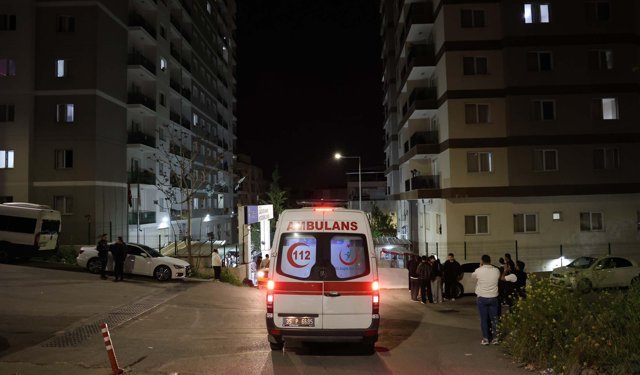 İzmir'de KYK'da kalan 28 öğrenci yemekten zehirlendi!